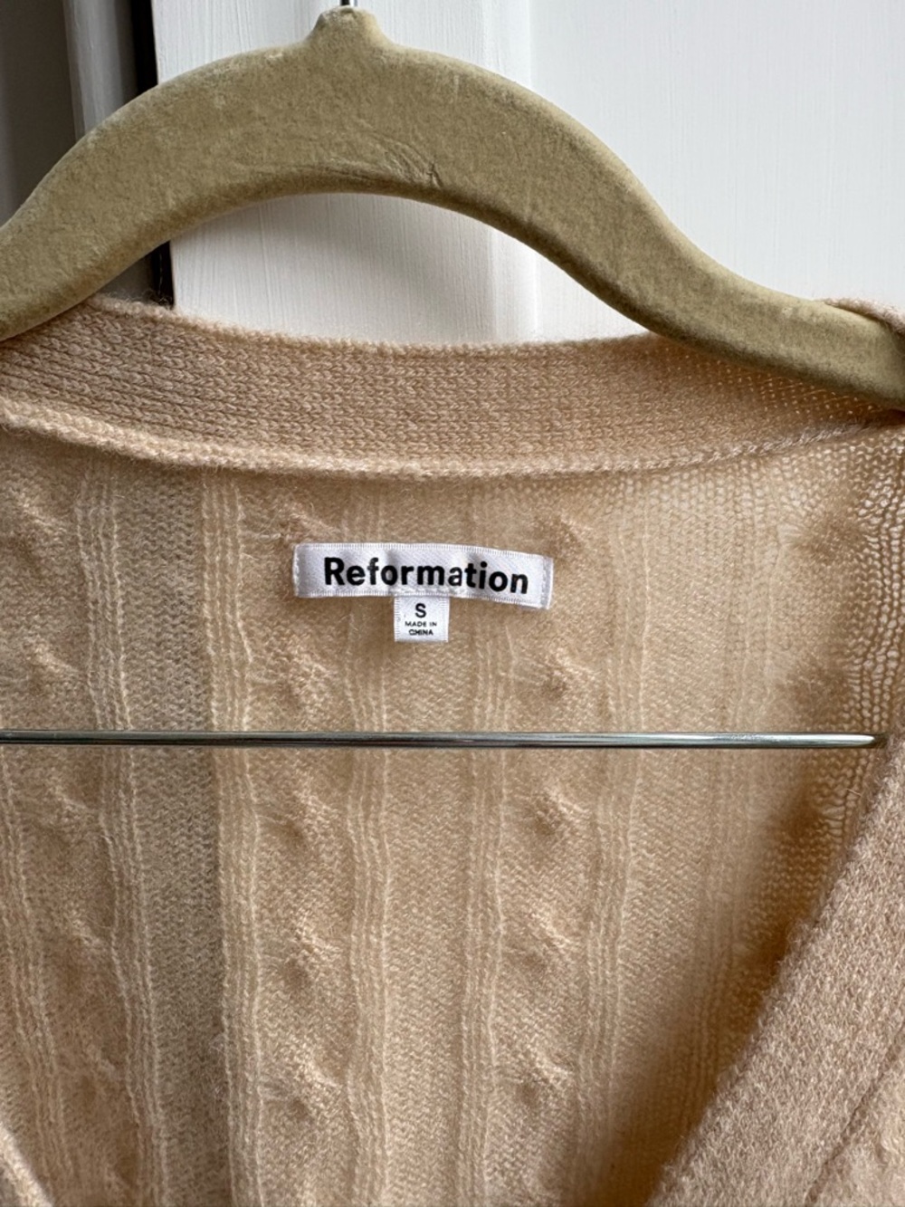 Reformation Beige Baggy Cable-Knit V-Neck Cardigan Small - Picture 2 of 8